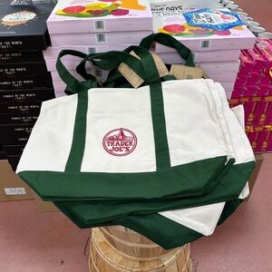 BNWT Trader Joes Large Tote - Green